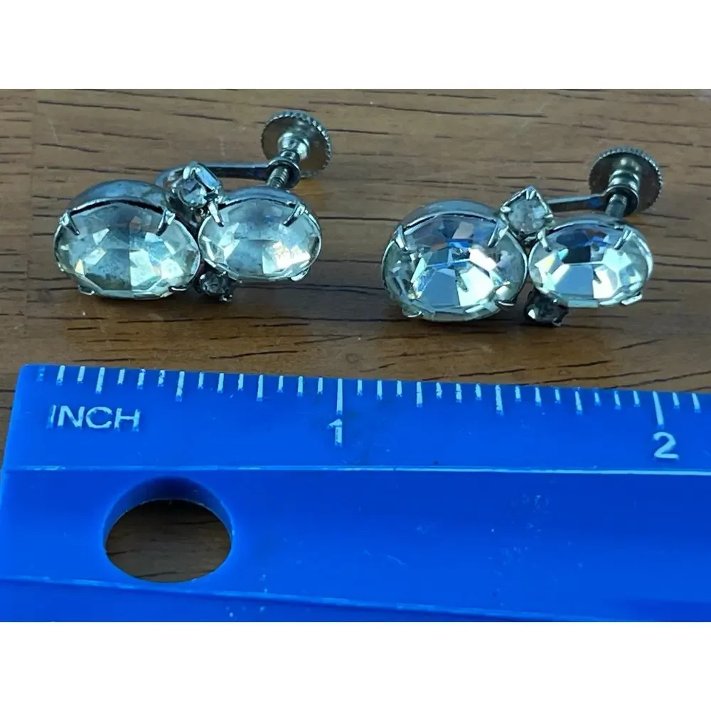 VTG 1950s Screw Back Rhinestone Earrings Silver Tone Oval Crystal Dangle